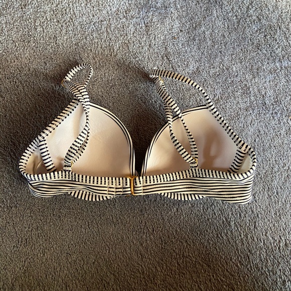 Striped bikini top! 👙 - Picture 2 of 3